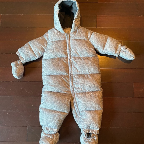 new w/o tags baby snowsuit 6-12 months (on hold) - Picture 1 of 2